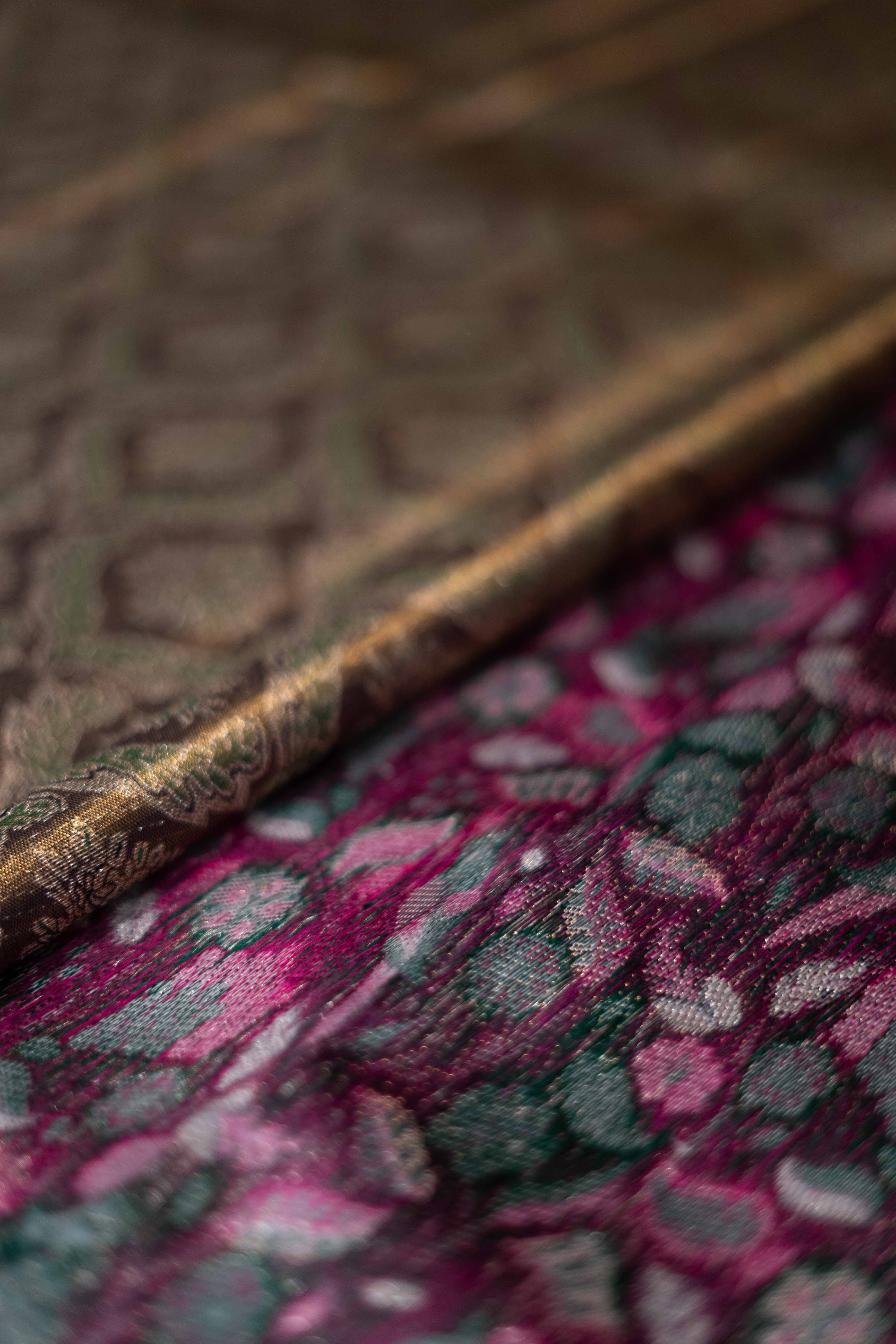 Metallic grey Kanchipuram Silk Saree features