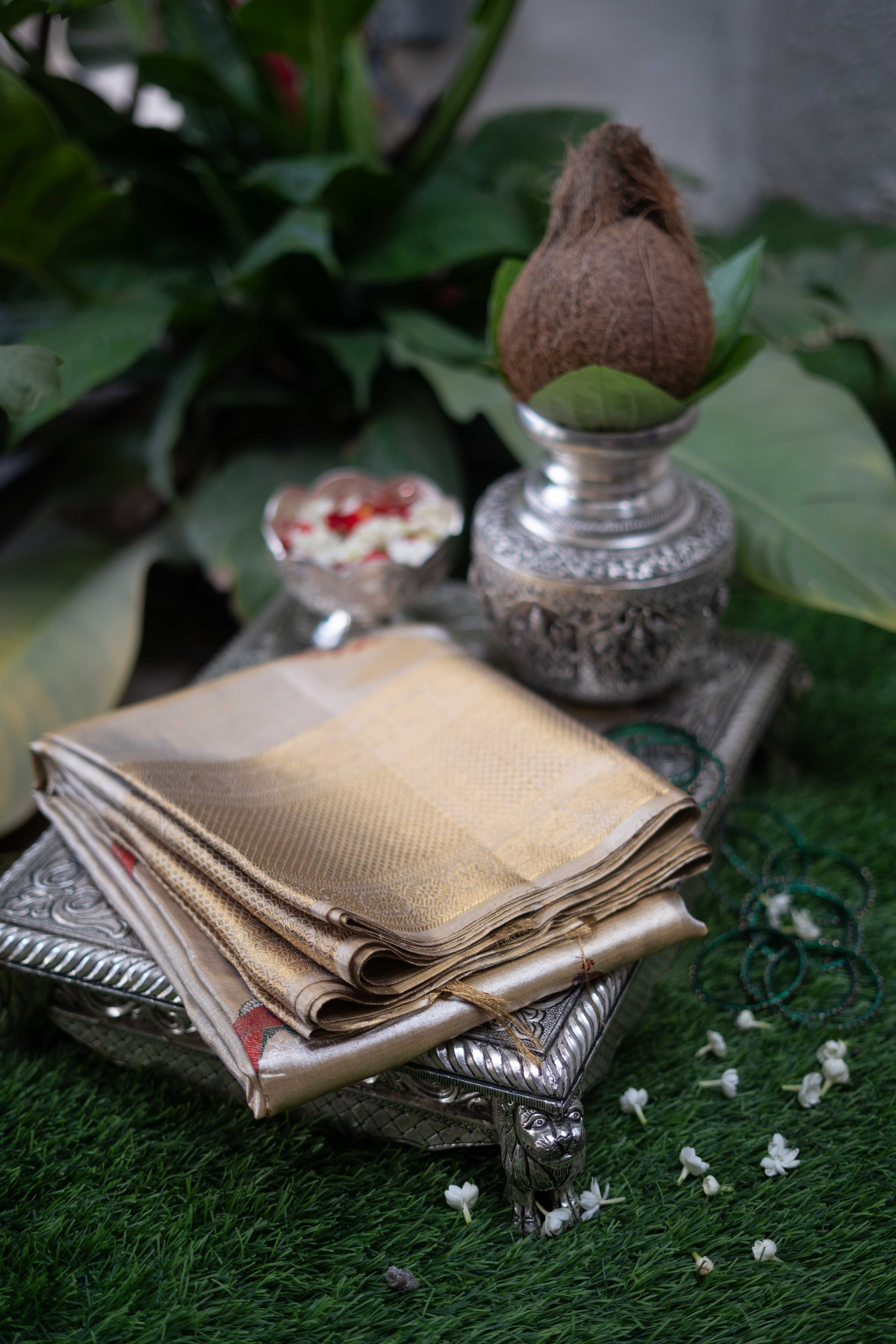 Pure Kanchivaram Saree - Silver And Gold With Parrat Print