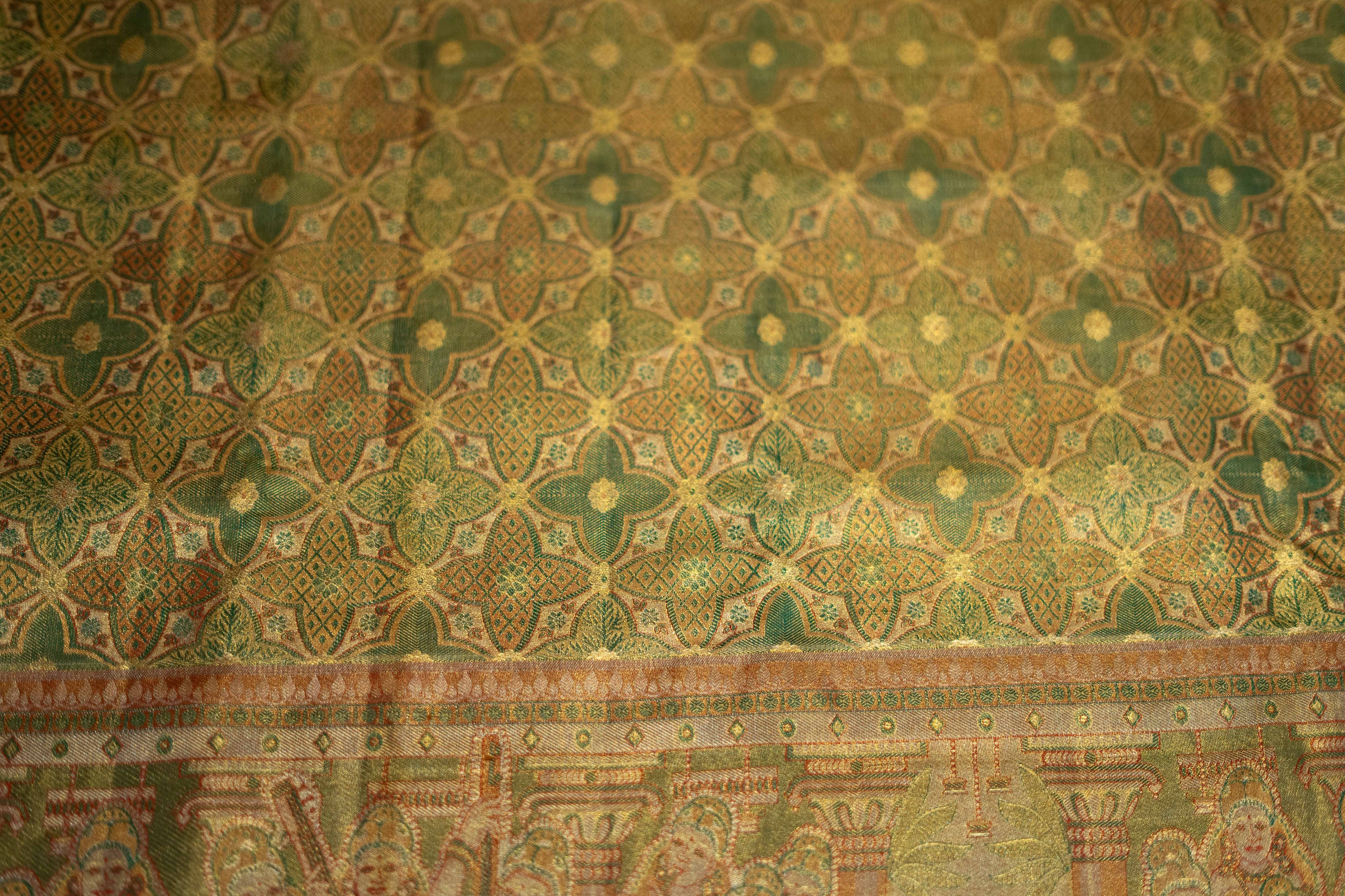 Luxe Pure Kanchipuram Handloom silk shimmers